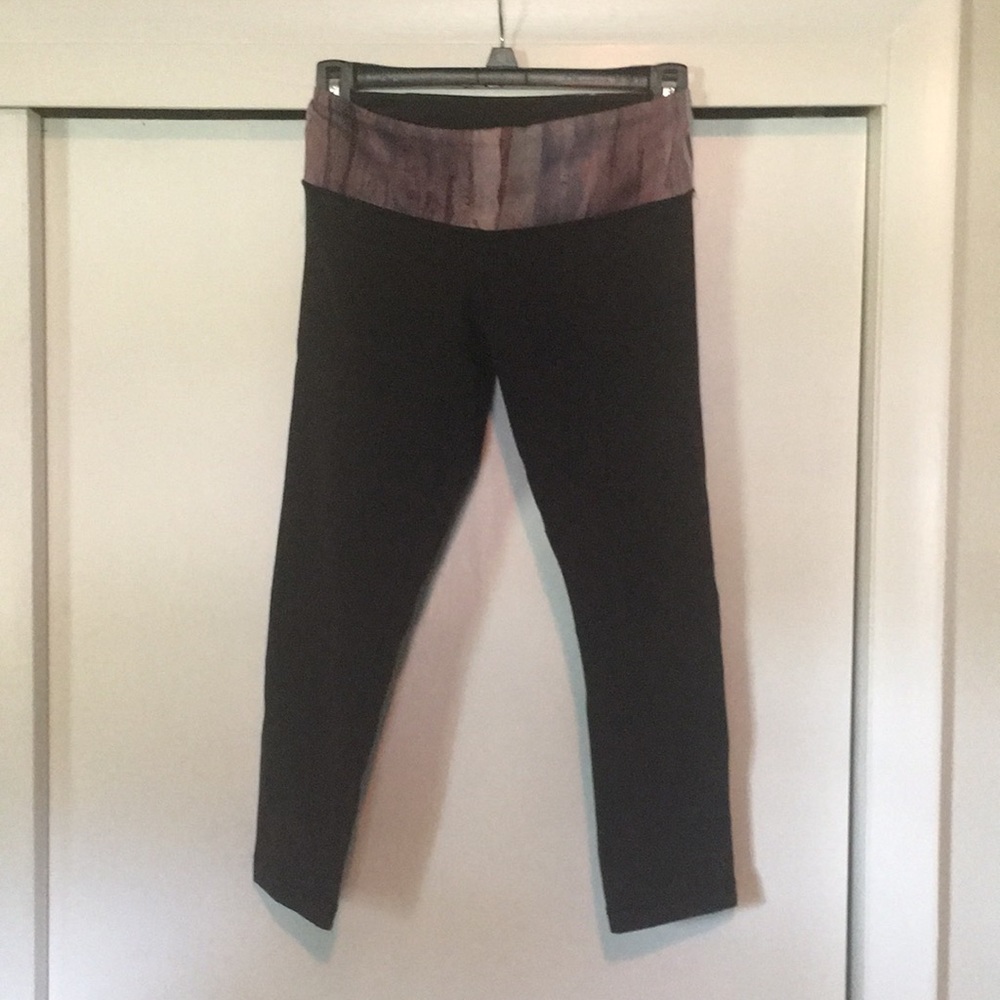 Lululemon cropped - size 4 - good used condition